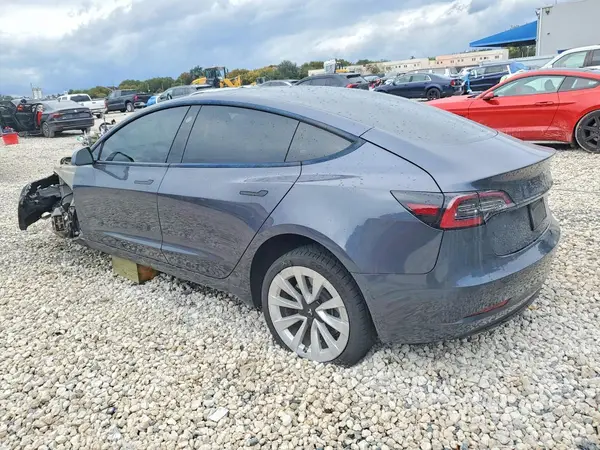 5YJ3E1EA2NF331323 2022 TESLA MODEL 3 - Image 2
