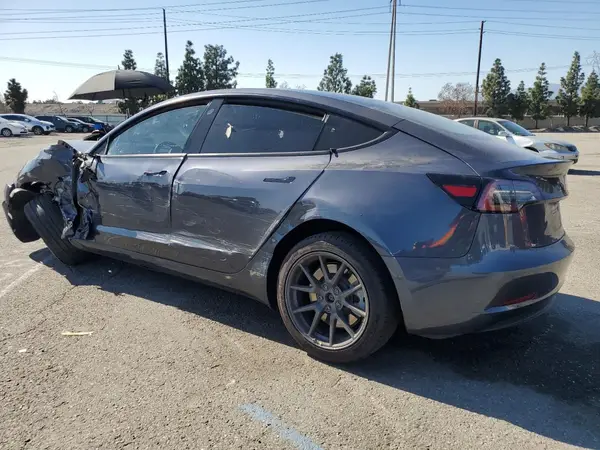 5YJ3E1EA2NF332391 2022 TESLA MODEL 3 - Image 2