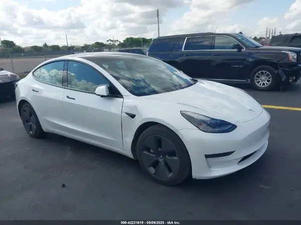 5YJ3E1EA2NF332648 2022 TESLA MODEL 3 - Image 1
