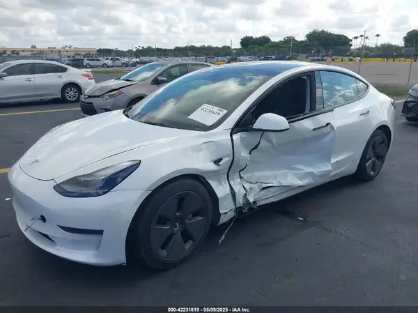5YJ3E1EA2NF332648 2022 TESLA MODEL 3 - Image 2