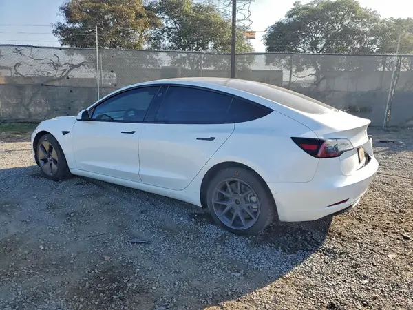 5YJ3E1EA2NF333718 2022 TESLA MODEL 3 - Image 2