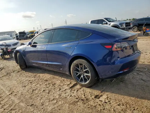 5YJ3E1EA2NF343603 2022 TESLA MODEL 3 - Image 2