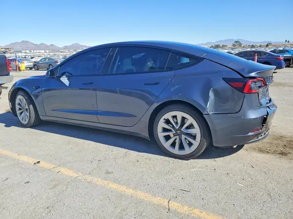 5YJ3E1EA2NF352804 2022 TESLA MODEL 3 - Image 2
