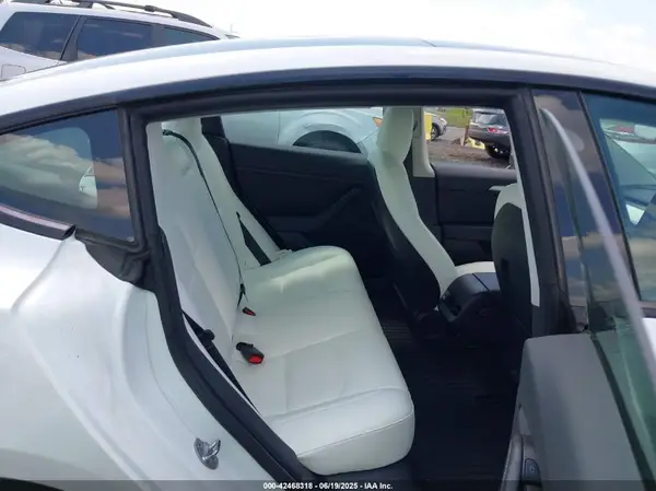 5YJ3E1EA2NF353869 2022 TESLA MODEL 3 - Image 8