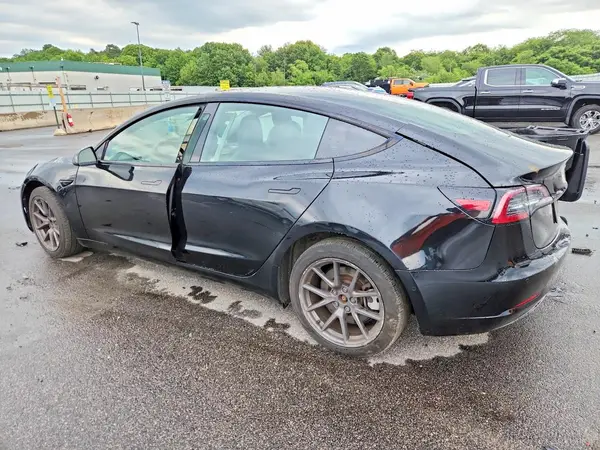 5YJ3E1EA2NF368484 2022 TESLA MODEL 3 - Image 2