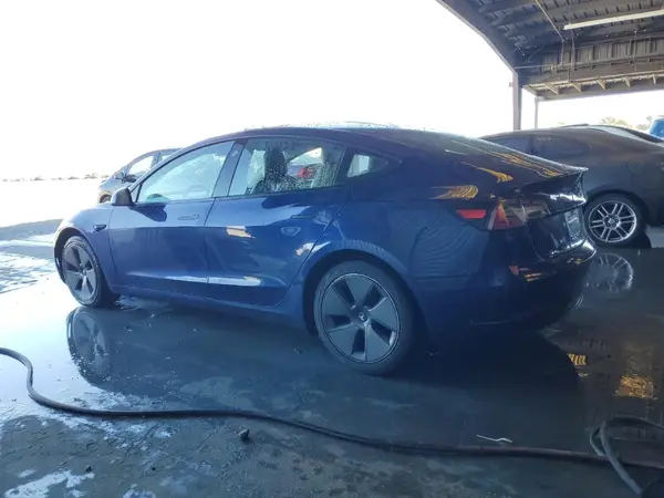 5YJ3E1EA2NF369439 2022 TESLA MODEL 3 - Image 2