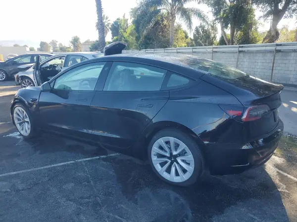 5YJ3E1EA2NF369991 2022 TESLA MODEL 3 - Image 2