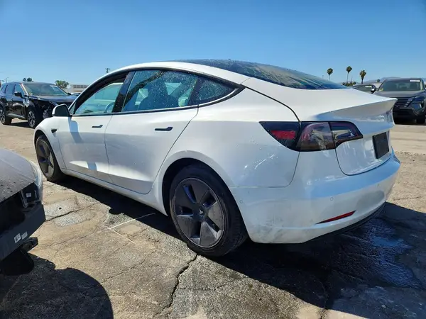 5YJ3E1EA2NF371286 2022 TESLA MODEL 3 - Image 2