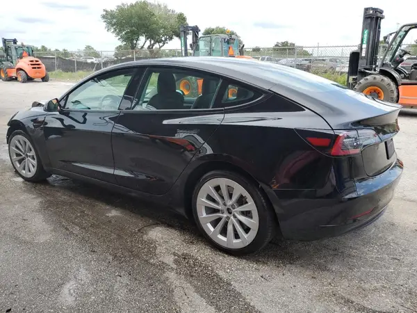 5YJ3E1EA2NF371742 2022 TESLA MODEL 3 - Image 2