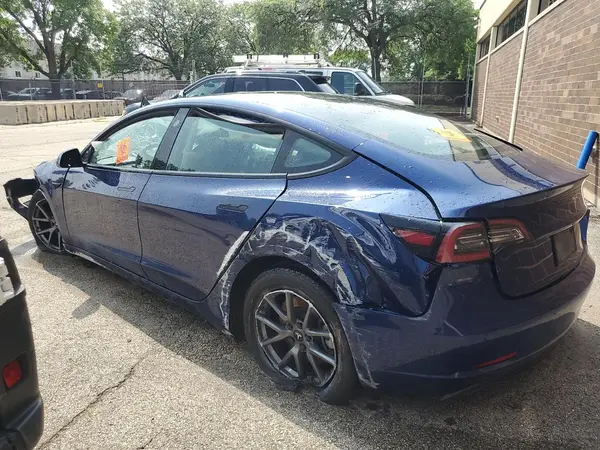 5YJ3E1EA2NF371837 2022 TESLA MODEL 3 - Image 2