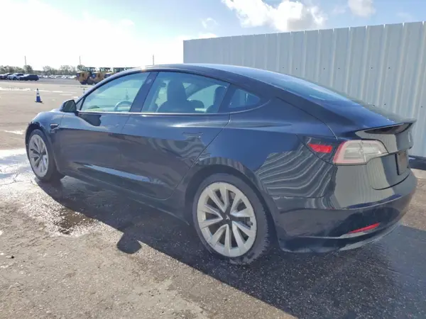 5YJ3E1EA2NF372101 2022 TESLA MODEL 3 - Image 2