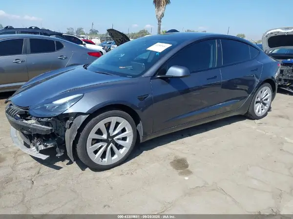 5YJ3E1EA2NF373541 2022 TESLA MODEL 3 - Image 2