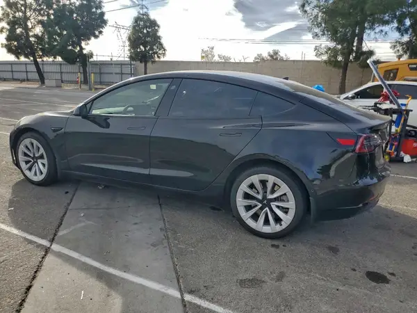 5YJ3E1EA2NF373569 2022 TESLA MODEL 3 - Image 2