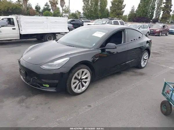 5YJ3E1EA2NF373877 2022 TESLA MODEL 3 - Image 2