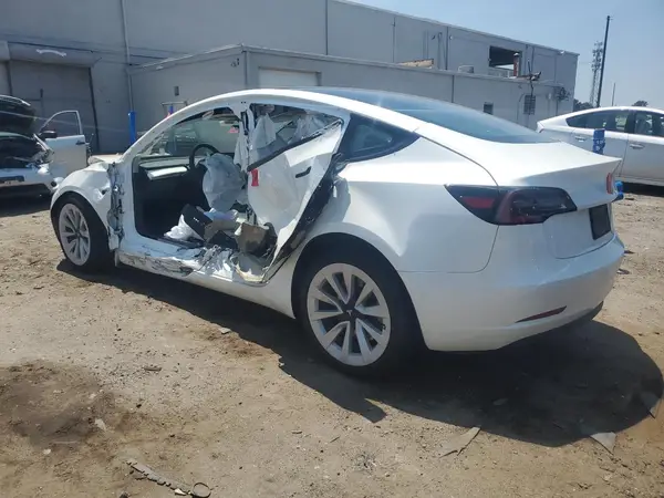 5YJ3E1EA2PF396725 2023 TESLA MODEL 3 - Image 2