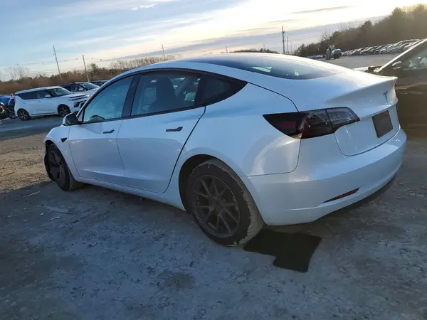 5YJ3E1EA2PF396949 2023 TESLA MODEL 3 - Image 2