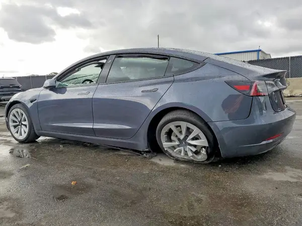 5YJ3E1EA2PF417802 2023 TESLA MODEL 3 - Image 2