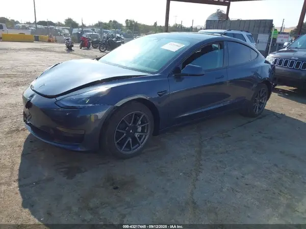 5YJ3E1EA2PF425527 2023 TESLA MODEL 3 - Image 2