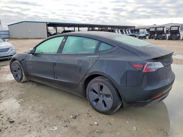 5YJ3E1EA2PF426404 2023 TESLA MODEL 3 - Image 2