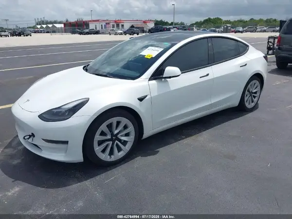 5YJ3E1EA2PF428752 2023 TESLA MODEL 3 - Image 2