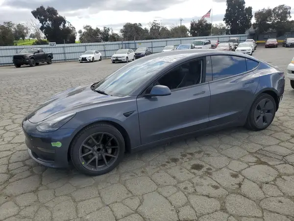 5YJ3E1EA2PF432638 2023 TESLA MODEL 3 - Image 1