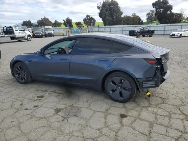 5YJ3E1EA2PF432638 2023 TESLA MODEL 3 - Image 2