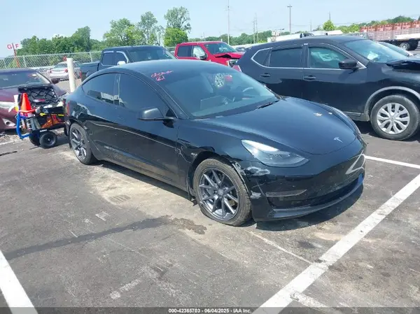 5YJ3E1EA2PF437581 2023 TESLA MODEL 3 - Image 1