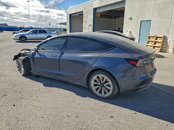 5YJ3E1EA2PF438052 2023 TESLA MODEL 3 - Image 2