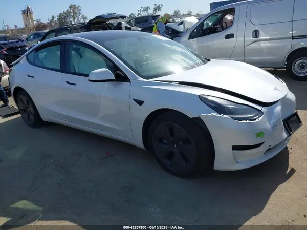 5YJ3E1EA2PF465882 2023 TESLA MODEL 3 - Image 1