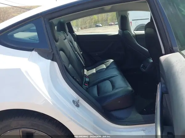 5YJ3E1EA2PF476672 2023 TESLA MODEL 3 - Image 8