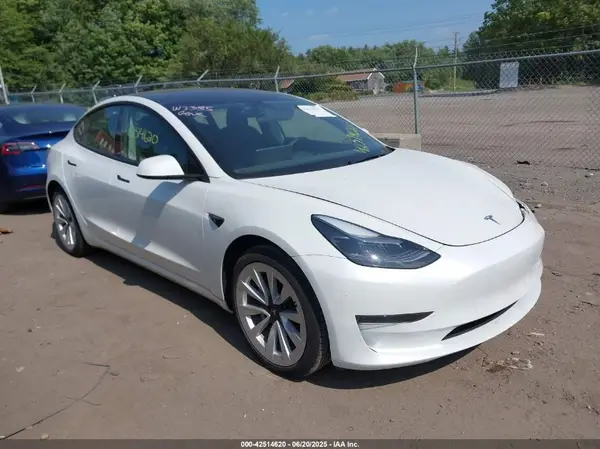 5YJ3E1EA2PF484335 2023 TESLA MODEL 3 - Image 1