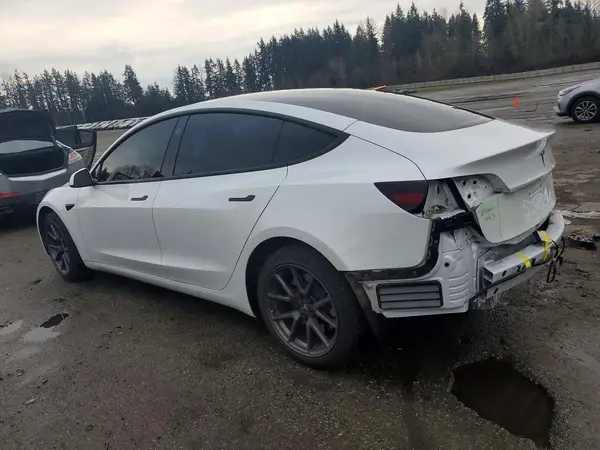 5YJ3E1EA2PF487817 2023 TESLA MODEL 3 - Image 2