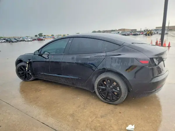 5YJ3E1EA2PF496419 2023 TESLA MODEL 3 - Image 2