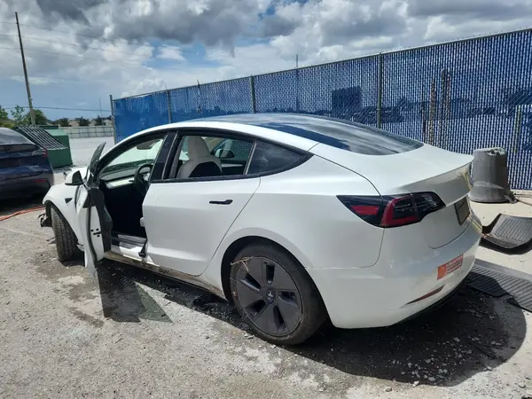 5YJ3E1EA2PF497375 2023 TESLA MODEL 3 - Image 2
