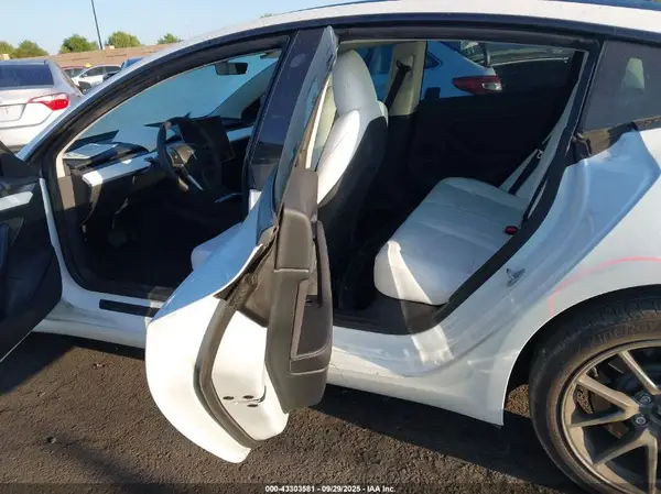 5YJ3E1EA2PF499871 2023 TESLA MODEL 3 - Image 8