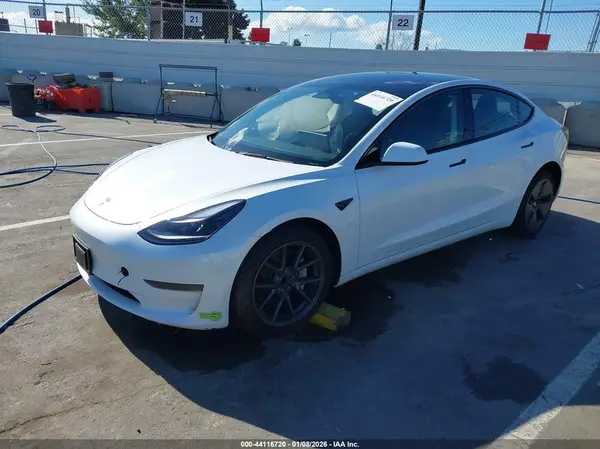 5YJ3E1EA2PF556473 2023 TESLA MODEL 3 - Image 2