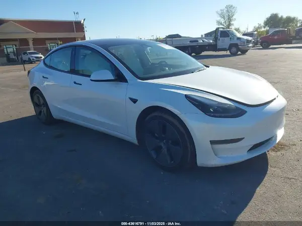 5YJ3E1EA2PF563391 2023 TESLA MODEL 3