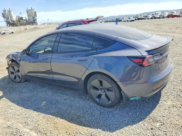 5YJ3E1EA2PF572592 2023 TESLA MODEL 3 - Image 2