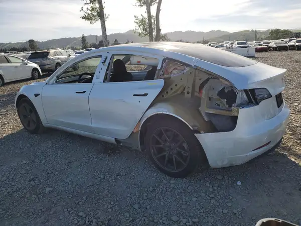 5YJ3E1EA2PF575475 2023 TESLA MODEL 3 - Image 2