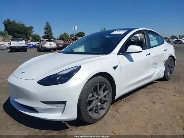 5YJ3E1EA2PF577968 2023 TESLA MODEL 3 - Image 2