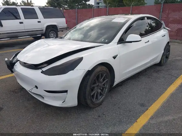 5YJ3E1EA2PF582748 2023 TESLA MODEL 3 - Image 2