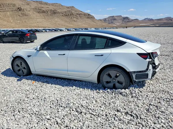 5YJ3E1EA2PF586718 2023 TESLA MODEL 3 - Image 2