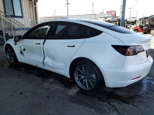 5YJ3E1EA2PF587612 2023 TESLA MODEL 3 - Image 2