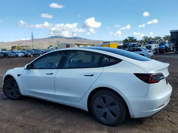5YJ3E1EA2PF591109 2023 TESLA MODEL 3 - Image 2