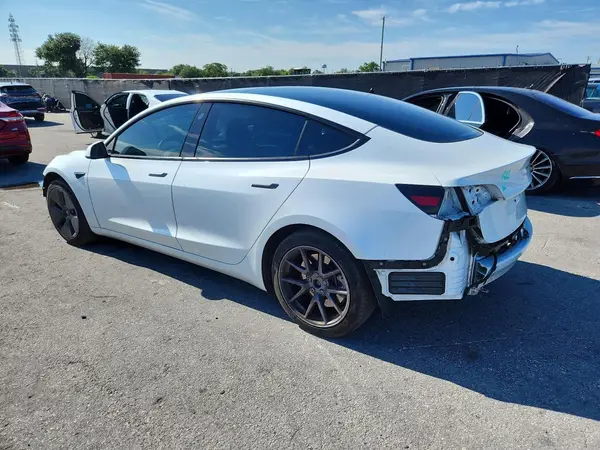5YJ3E1EA2PF594253 2023 TESLA MODEL 3 - Image 2