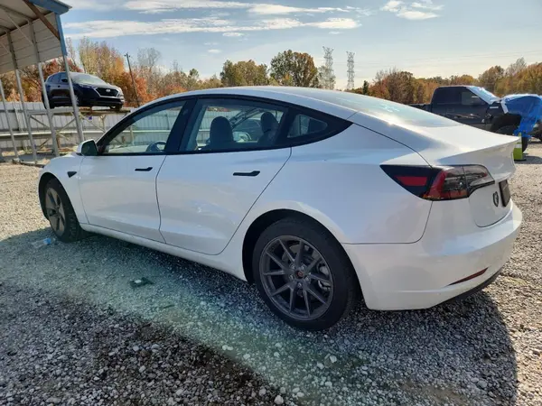 5YJ3E1EA2PF600892 2023 TESLA MODEL 3 - Image 2