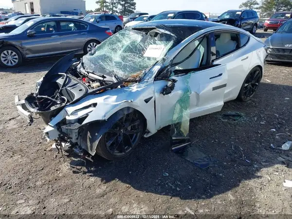 5YJ3E1EA2PF603744 2023 TESLA MODEL 3 - Image 2