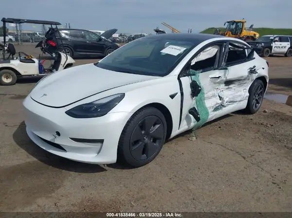 5YJ3E1EA2PF606563 2023 TESLA MODEL 3 - Image 2