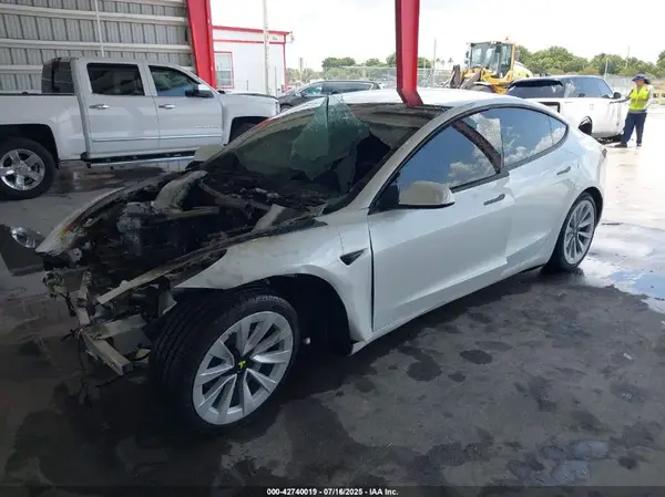 5YJ3E1EA2PF609446 2023 TESLA MODEL 3 - Image 2