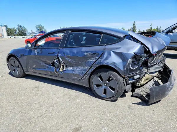 5YJ3E1EA2PF622262 2023 TESLA MODEL 3 - Image 2